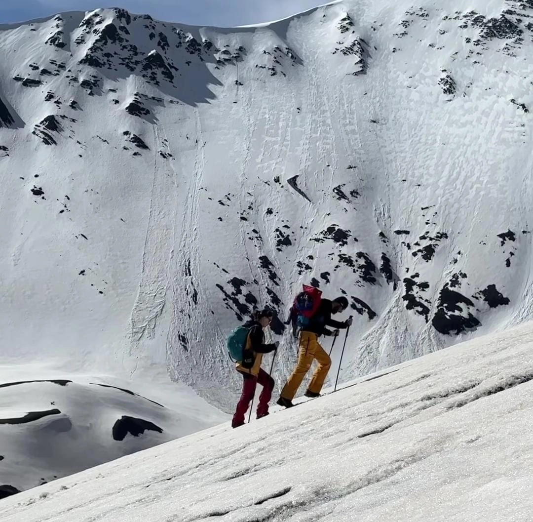 “Dolu fırtınası oldu, duman gəldi, insan özünü buz çatlarının üzərində tapa bilərdi” - alpinist qarşılaşdığı təhlükədən danışdı-FOTO+ÖZƏL