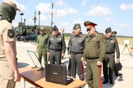 Kərim Vəliyev Belarusda bir sıra hərbi obyektlərdə olub - FOTO