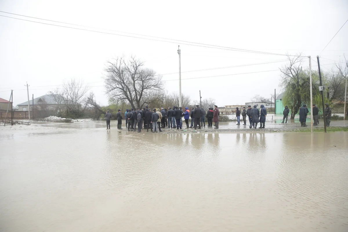 Xaçmazda selin fəsadları: 500-dən çox evi su basıb, avtomobil körpüsü dağılıb - FOTO - VİDEO
