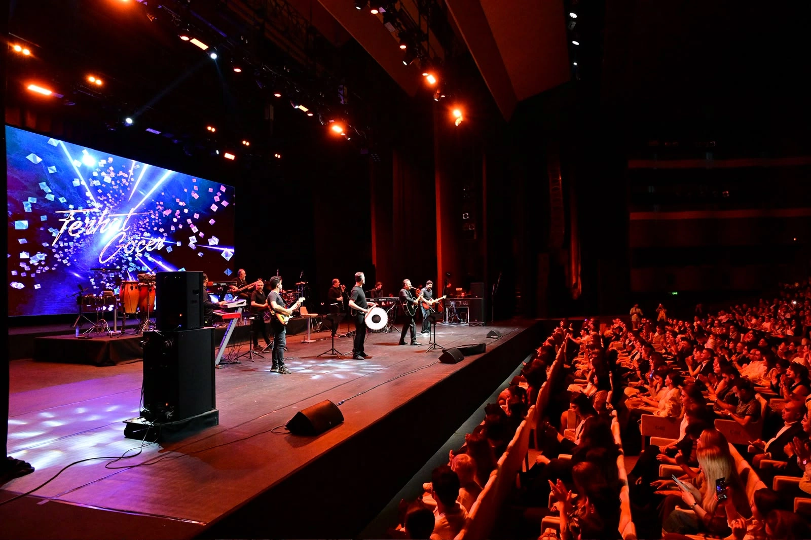 Ferhat Göçer Eyyub Hüseynzadənin təşkil etdiyi konsertdə “Ey, Əziz Anam, Azərbaycan”ı oxudu – VİDEO