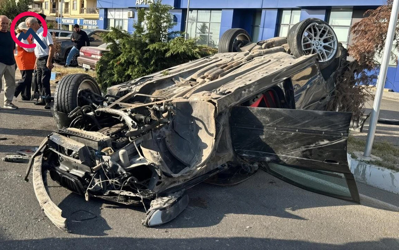 Sumqayıtda “BMW” 3 maşına çırpılıb aşdı - FOTO