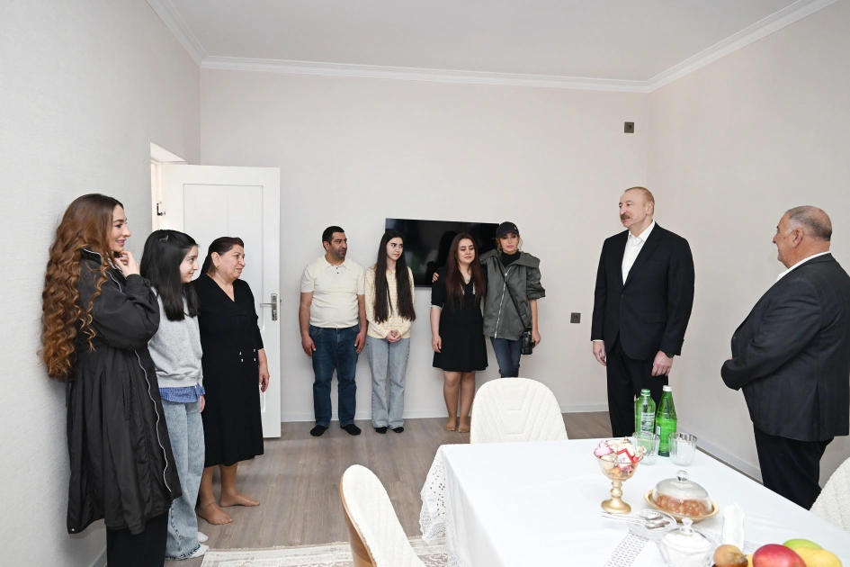 İlham Əliyev Xocavənd kəndində görülmüş işlərlə tanış olub - FOTO - YENİLƏNİB