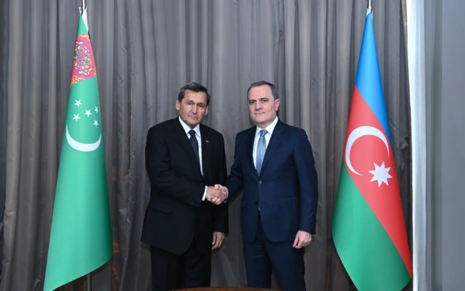 Ceyhun Bayramov Rəşid Meredovla görüşüb