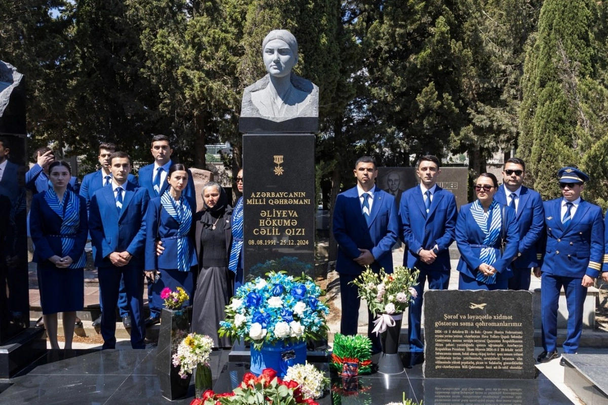 AZAL heyəti Milli Qəhrəman Hökumə Əliyevanın məzarını ziyarət edib - FOTO
