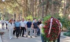 ƏHD Partiyası Əbülfəz Elçibəyin məzarını ziyarət edib - FOTO
