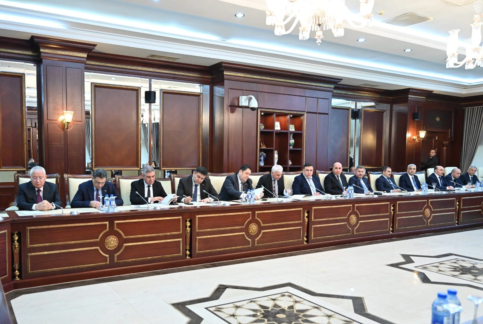 Milli Məclisin İqtisadi siyasət, sənaye və sahibkarlıq komitəsinin iclası keçirildi - FOTO