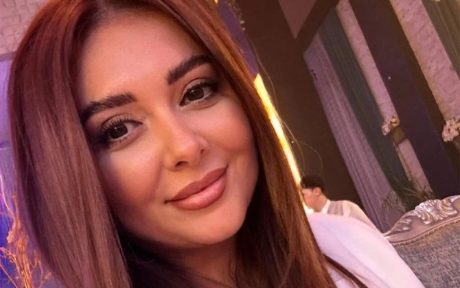 Lalə Azərtaş Esra Erola kəlağayı hədiyyə etdi - FOTO