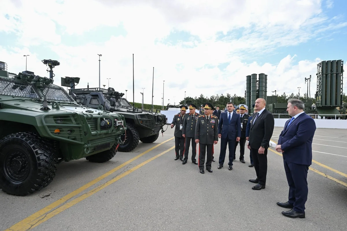 Prezident və xanımı sərgilərlə tanış oldu - FOTOLAR - YENİLƏNİB
