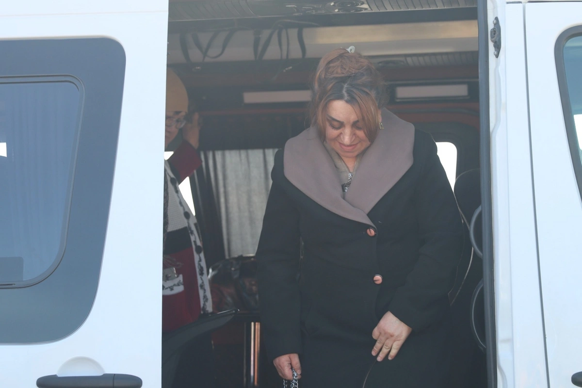 Köç karvanları Xankəndi, Xocalı və Ağdərəyə çatıblar: Açarlar təqdim olunub - FOTO