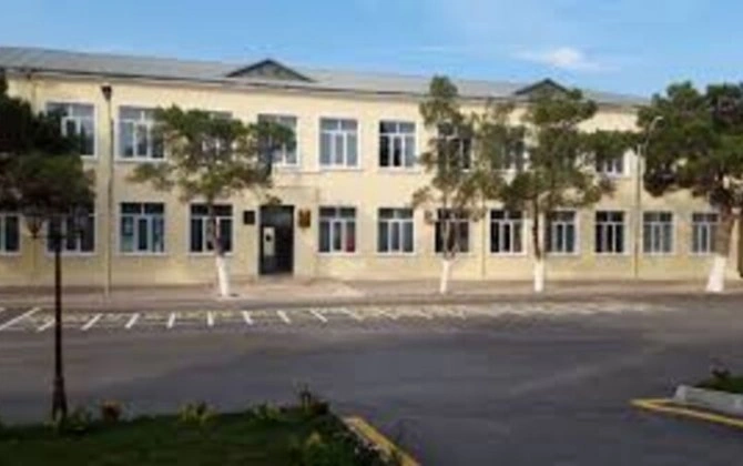 Bakıda orta məktəbdə müəllim direktor müavinini döydü