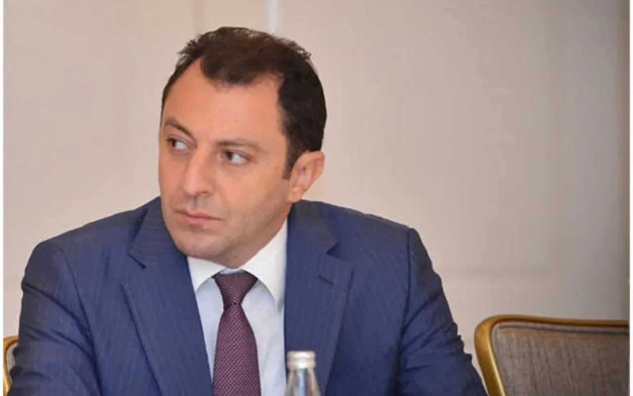 Nazir müavininə ağır itki üz verib