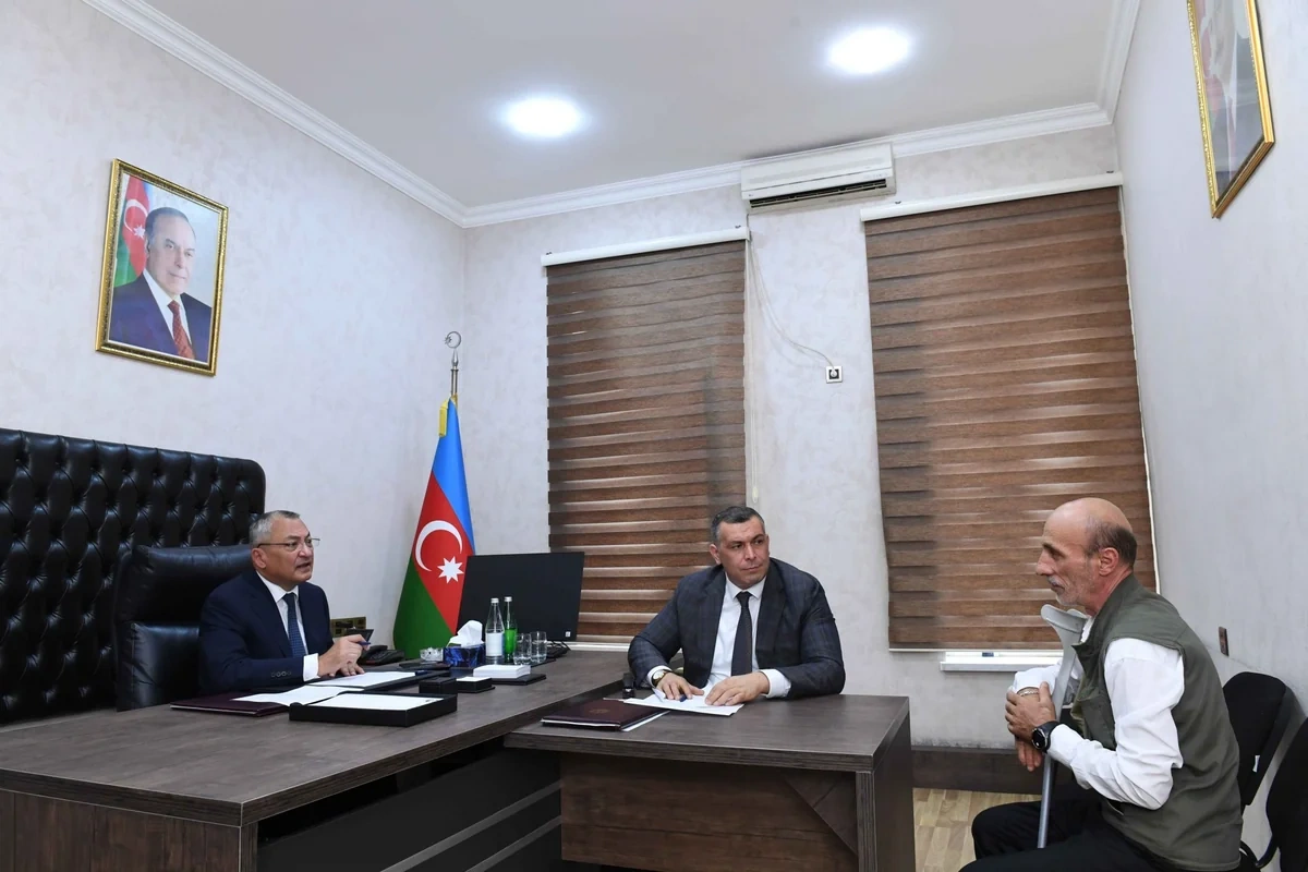 Rövşən Rzayev vətəndaş qəbulu keçirdi - FOTO
