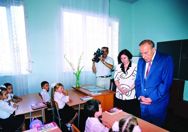 "Mən yer üzündə müəllimdən yüksək ad tanımıram" - Ulu öndərin təhsilə verdiyi müstəsna dəyər - FOTO
