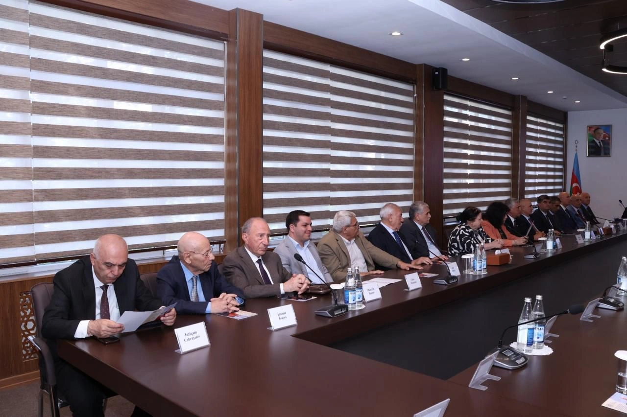BSU-da Ənvər Abbasovun 75 illiyinə həsr olunan konfrans keçirilib - FOTO