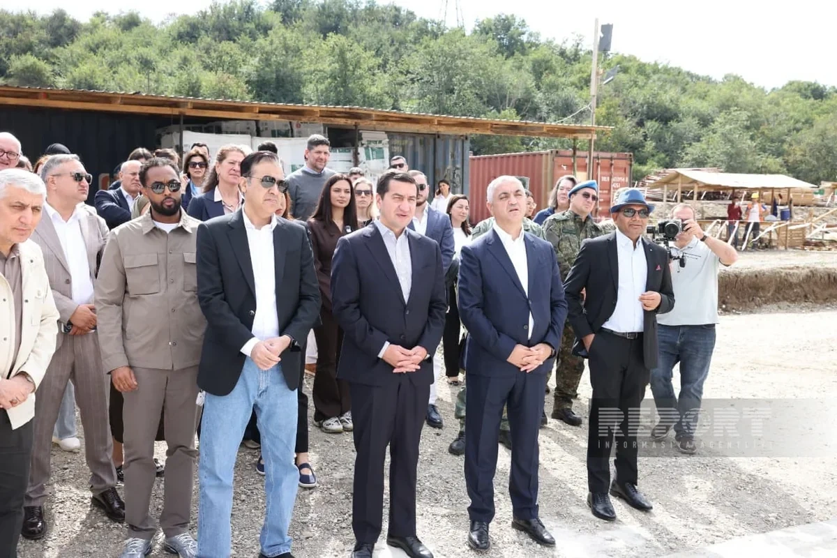 Diplomatlar Xankəndidə dəmir yolu və avtovağzal kompleksinin tikintisi ilə tanış olublar - FOTO