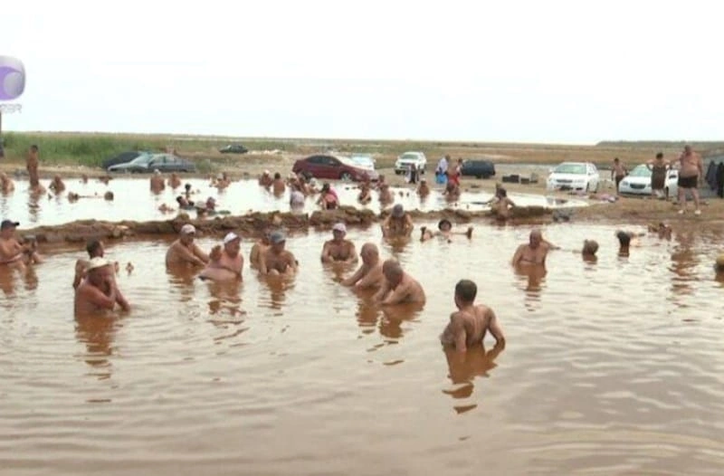 "Duzlu göl"lə bağlı TÜKÜRPƏDİCİ faktlar: "Çirkab sular axıdılır, bədən səpə bilər"- FOTO