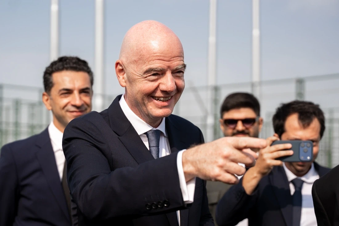 İnfantino Hövsanda inşa olunan meydançalara baxış keçirdi - FOTOLAR