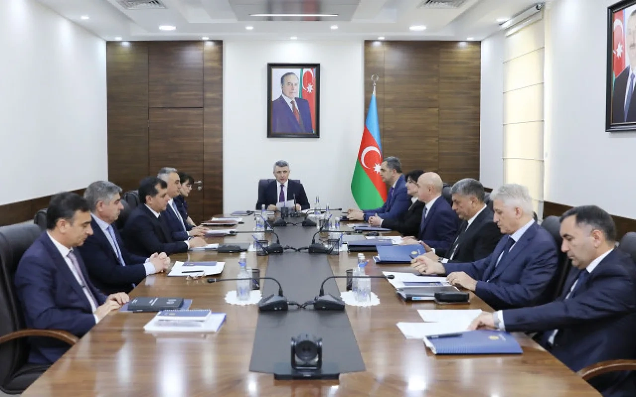 İnam Kərimov Məhkəmə-Hüquq Şurasının iclasını keçirdi - FOTO