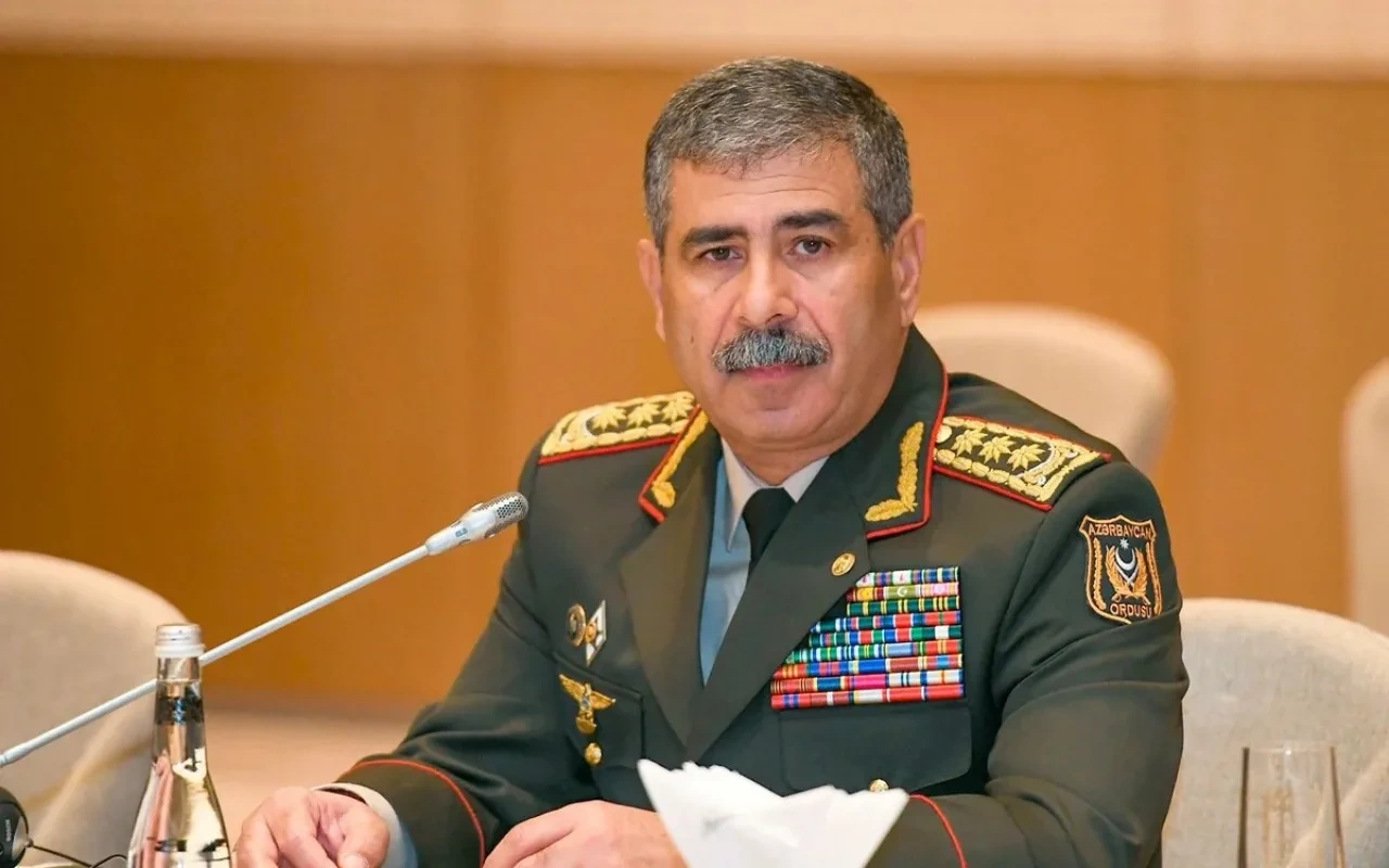 "Ordumuzun arsenalında müasir silah-sursat və döyüş texnikası mövcuddur" - Zakir Həsənov