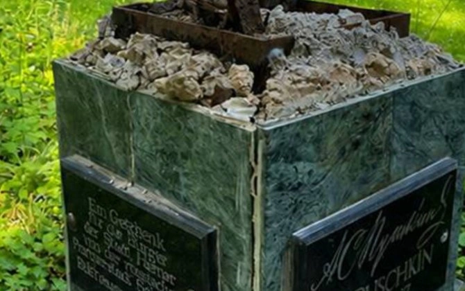 Almaniyada Puşkinin abidəsi oğurlanıb