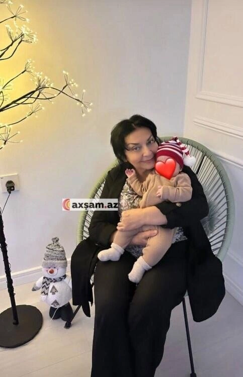 Həmidə Ömərova ilk dəfə nəvəsinin FOTOSUNU PAYLAŞDI