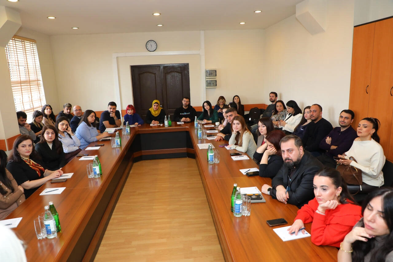 “Mediada Azərbaycan dili” mövzusunda ilk təlimlər keçirildi - FOTO
