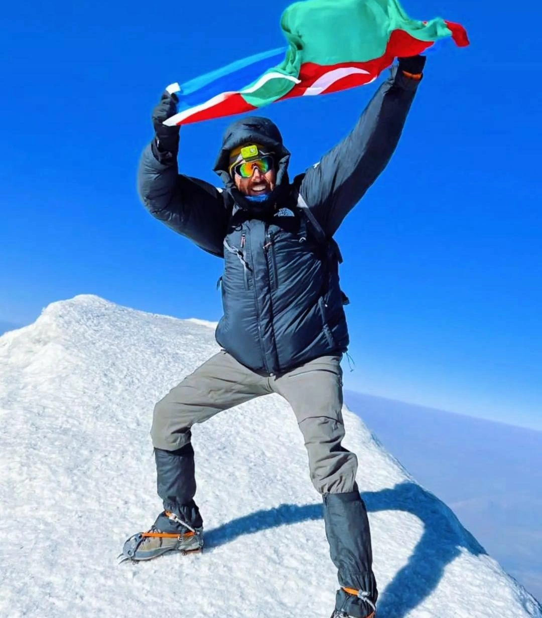 “Dolu fırtınası oldu, duman gəldi, insan özünü buz çatlarının üzərində tapa bilərdi” - alpinist qarşılaşdığı təhlükədən danışdı-FOTO+ÖZƏL