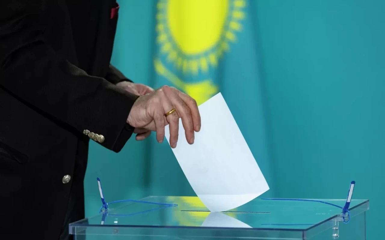 Qazaxıstanda növbədənkənar parlament seçkiləri keçirilir