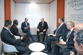 İlham Əliyev Davosda "BlackRock" və "Global Infrastructure Partners"in rəsmiləri ilə görüşüb - FOTO