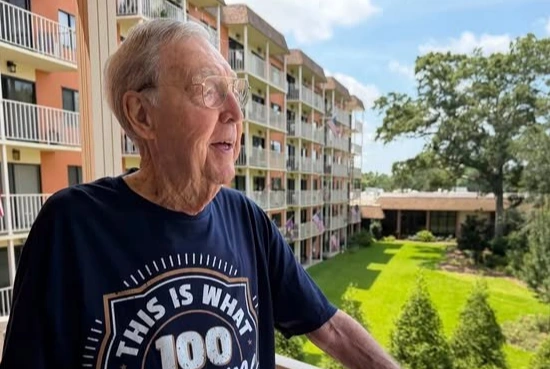100 yaşında tələbə olan amerikalı uzun ömürlüyün sirri və müsəlman qadınlar haqda danışdı...-FOTOLAR