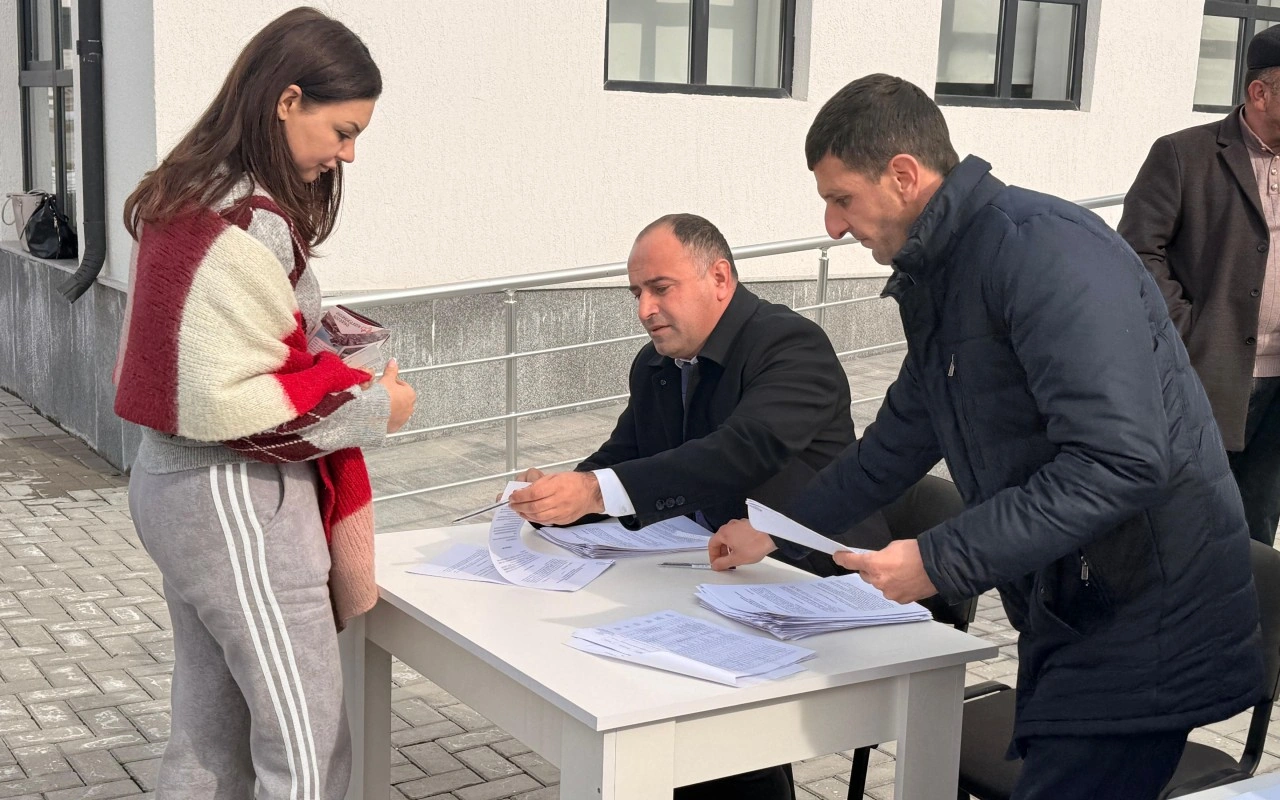 Cəbrayıl rayonunun Horovlu kəndinə çatan ailələrə evlərinin açarları təqdim olundu - FOTO