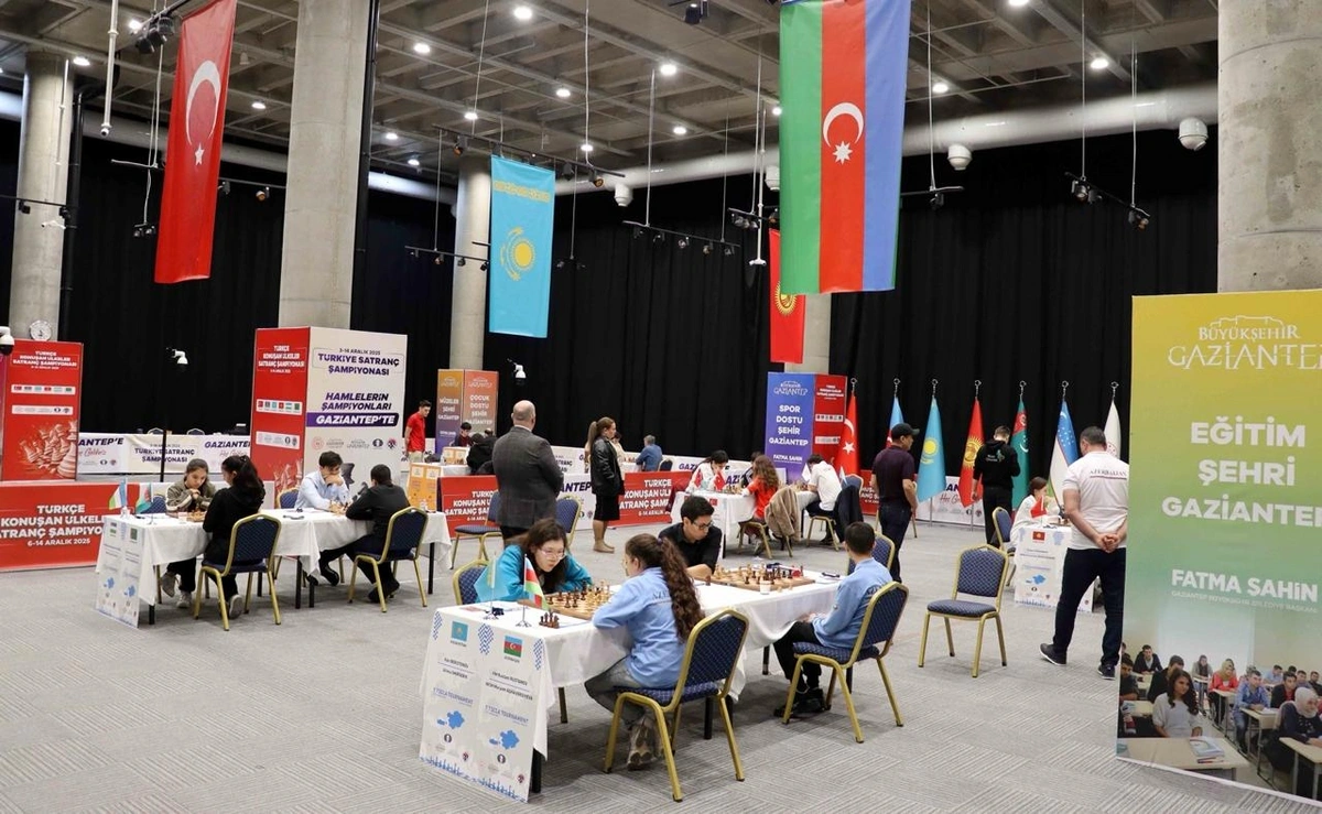 Azərbaycanın 16 yaşadək şahmatçıları türkdilli dövlətlər arasında yarışın qalibi olublar - FOTO