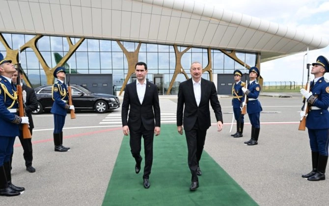 İşğaldan azad edilmiş ərazidə ehtiramla qəbul etdi, oradan da təntənə ilə yola saldı...