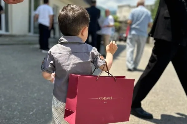 Köç karvanı Xankəndi şəhərinə çatdı, açarlar təqdim edildi - YENİLƏNİB + FOTO