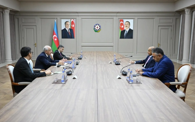 Əli Əsədov Beynəlxalq Üzgüçülük Federasiyasının prezidenti ilə görüşüb