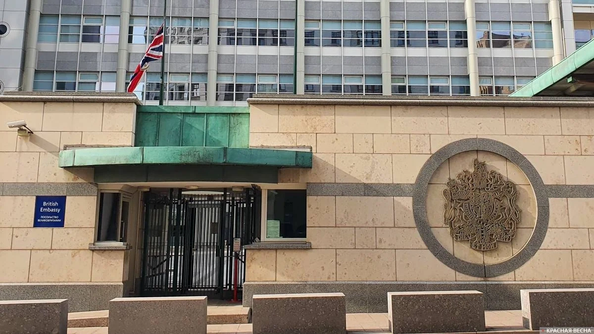 Moskvadakı Britaniya səfirliyində əcnəbi casus aşkarlandı - FOTO