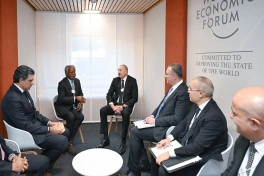İlham Əliyev Davosda "BlackRock" və "Global Infrastructure Partners"in rəsmiləri ilə görüşüb - FOTO