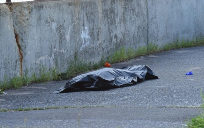 Bakıda motosikleti səkiyə vuran 18 yaşlı sürücü ölüb