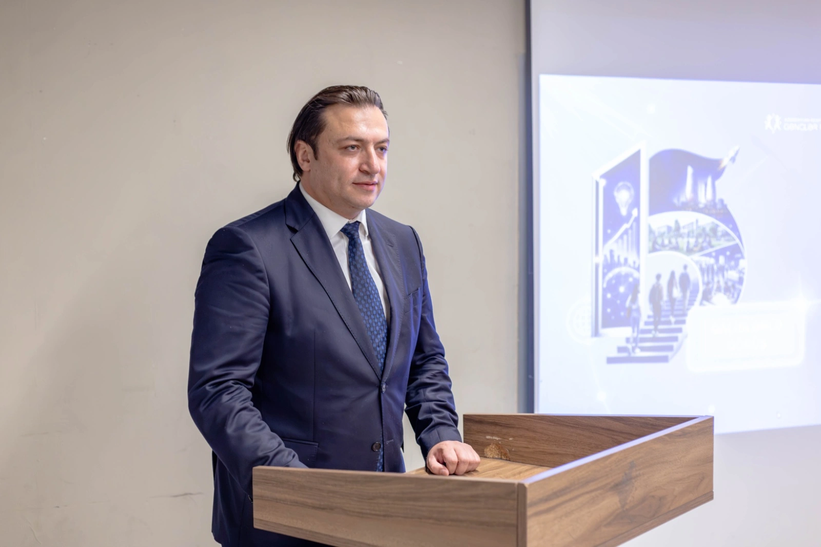 “Gənclər təşkilatları və gənclər üçün inkişaf, innovasiya və sosial təşəbbüslər üzrə qrant müsabiqəsi”nin qalibləri ilə görüş keçirilib - FOTO