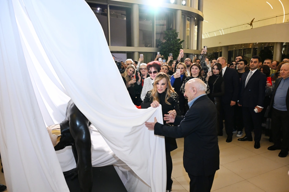 Heydər Əliyev Mərkəzində Kerol Förmenin sərgisinin açılışı oldu - FOTO