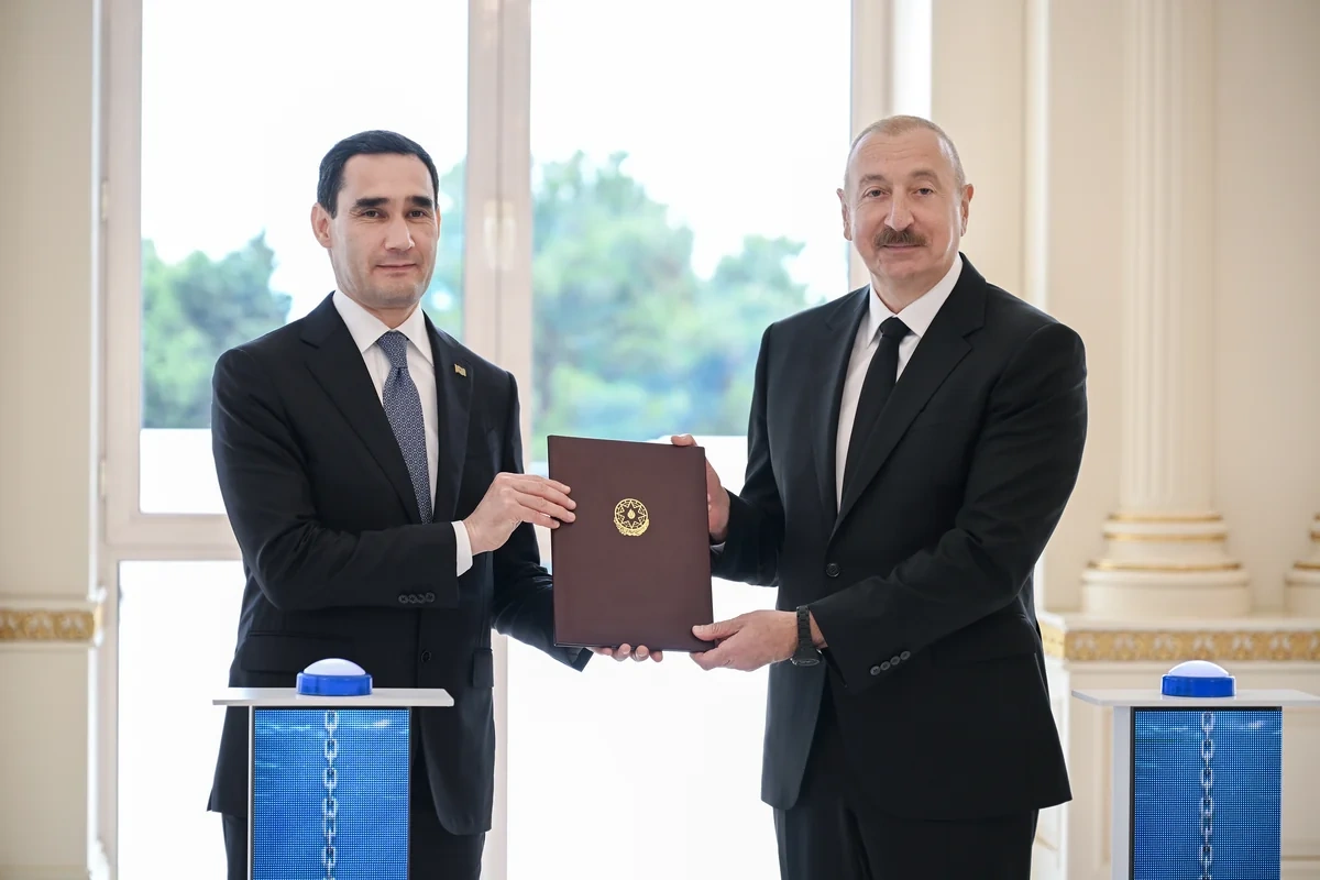 Azərbaycan Türkmənistana tanker hədiyyə etdi - FOTO