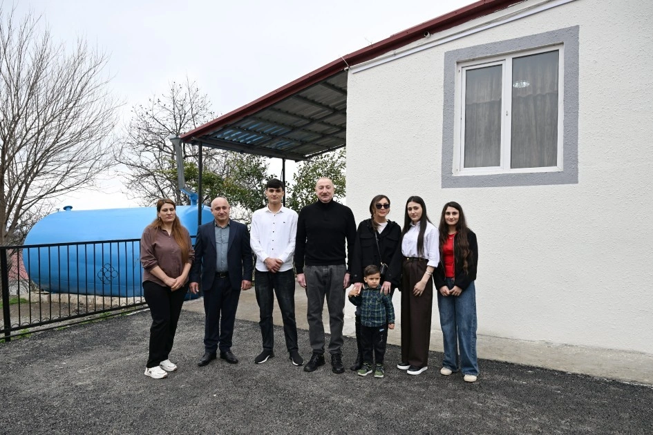 Prezident Xocavəndin Xanoba kəndində fərdi evlərin və infrastrukturun bərpa işləri ilə tanış olub - FOTO - YENİLƏNİB