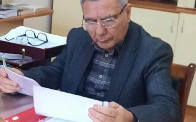“Tramp armuda dırmaşmış ayını xatırladır - armudun yaxşısını da ayı yeyər...”