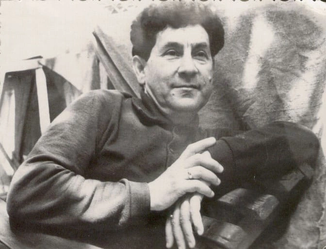 “Müharibə bitəndən sonra atam alman zabitini öldürməyib, silahı yerə qoyub, bayrağı o sancmalı idi”