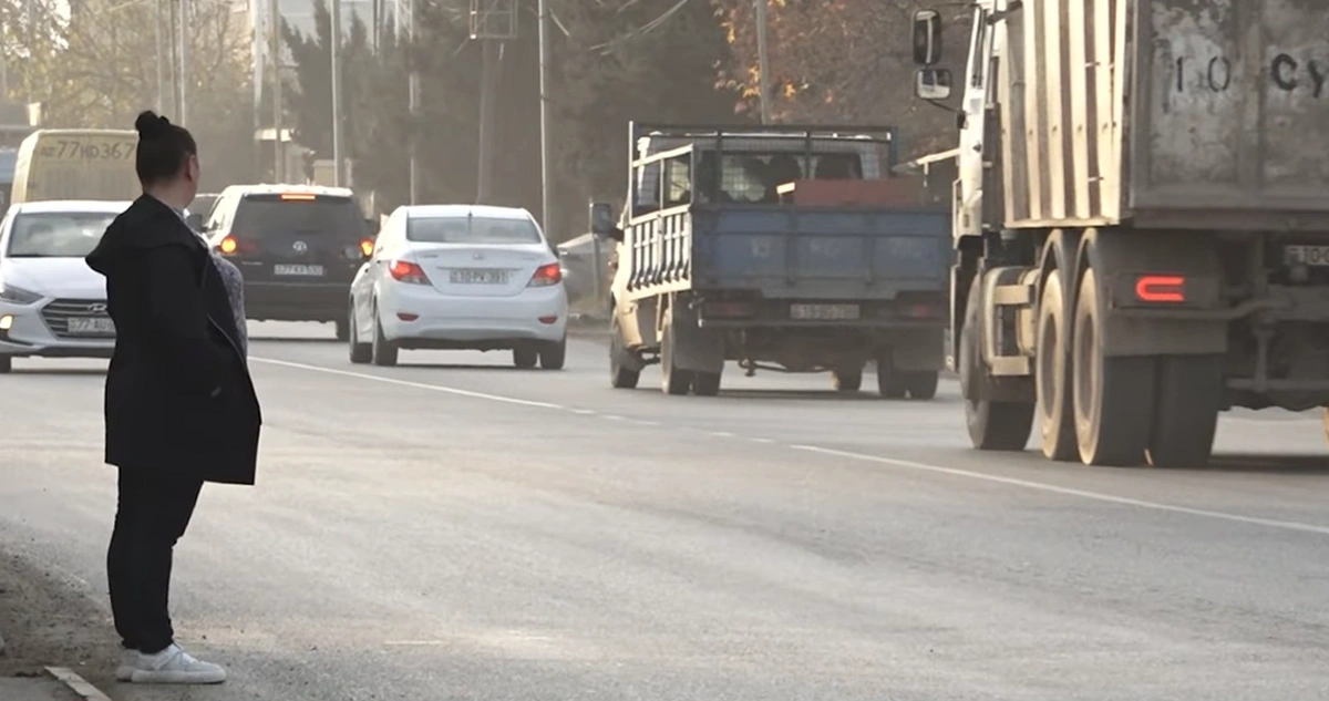 Novxanıda "ölüm yolu": Piyada keçidi olmayan küçədə faciələr bitmir - VİDEO