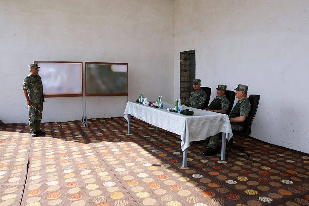 Müdafiə Nazirliyinin rəhbərliyi ƏÜO-nun hərbi hissələrində oldu - FOTO/VİDEO