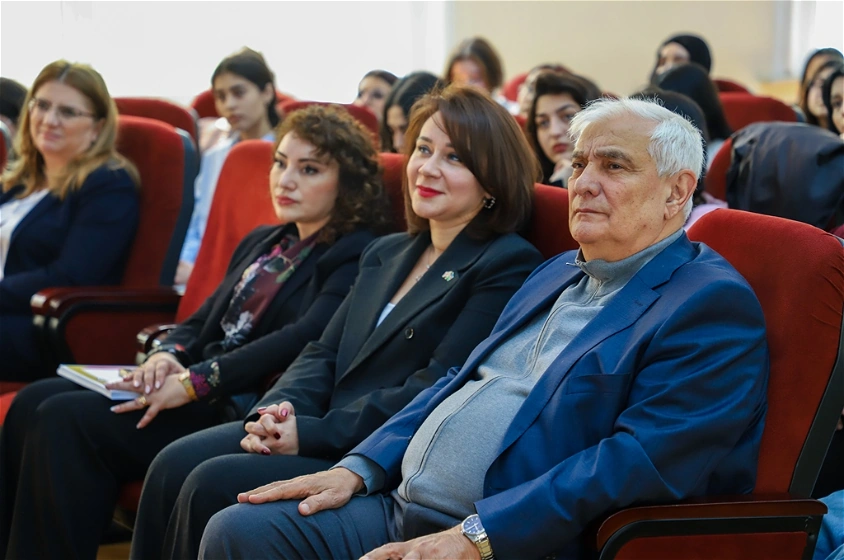 ADU-da “Gələcəyin İngilis Dili (Future English)” layihəsinin yekunlarına həsr olunmuş tədbir keçirilib - FOTO