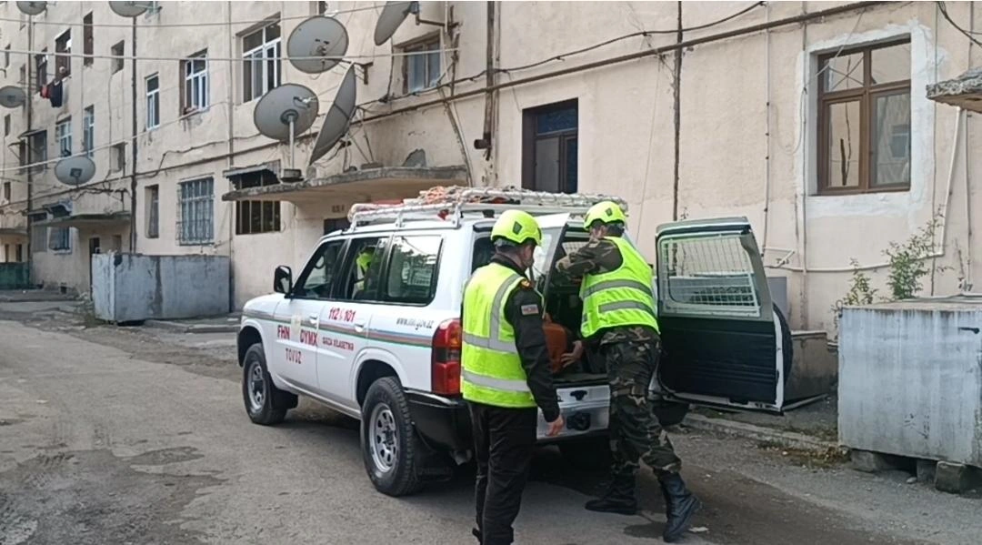 Tovuzda bağlı qapı arxasında qalan körpə xilas edildi - FOTO/VİDEO