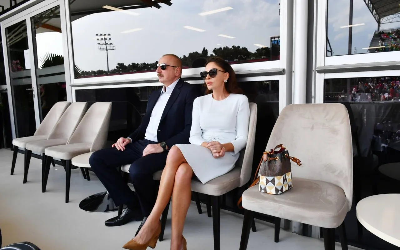 Prezident və birinci xanım "Formula 1"ə baxırlar