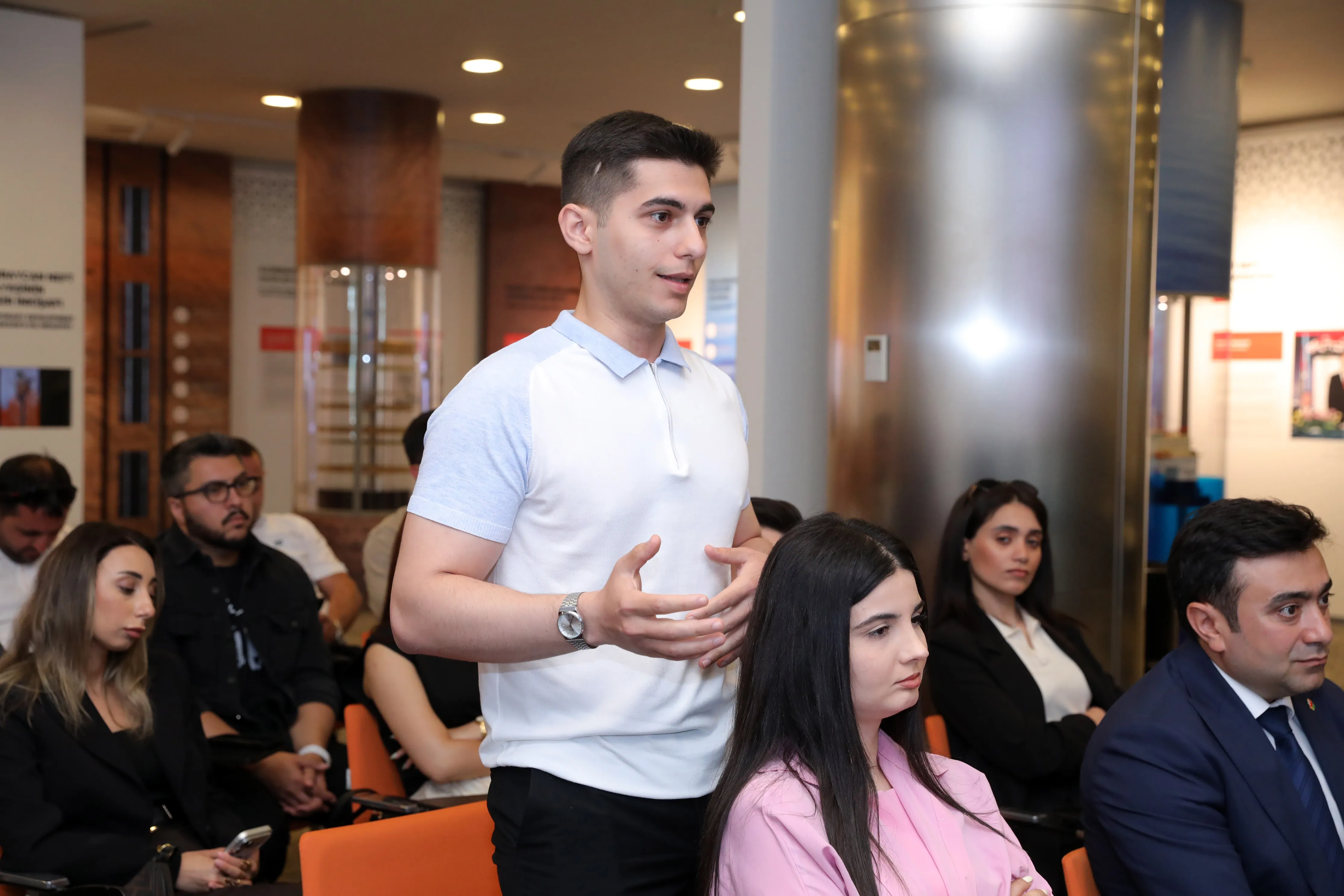 SOCAR-ın Baş ofisində gənc media nümayəndələri üçün növbəti məlumatlandırma sessiyası təşkil olunub - FOTO
